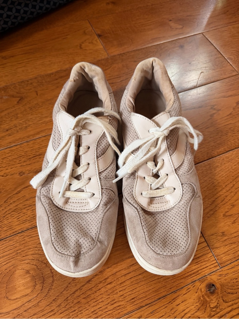 Women's Casual Lace-Up Sneakers in Beige